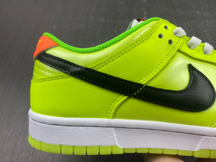 nike dunk low “glow in the dark” fj4610-702