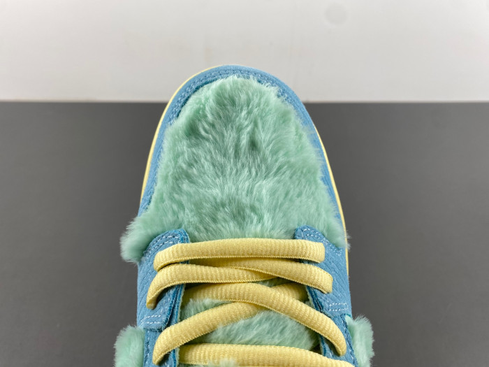 verdy x nike sb dunk low “visty” fn6040-400