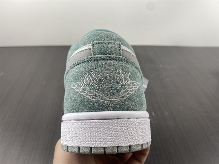 air jordan 1 low "new emerald" dn3705-301