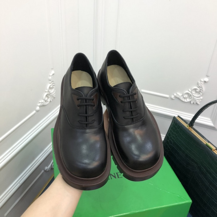 botteg*Ve*ne*ta tire leather ankle boots