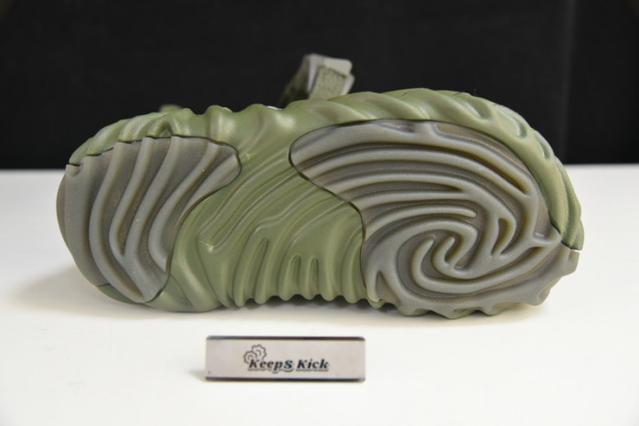 Cr*0*s pollex clog by salehe bembury urchin