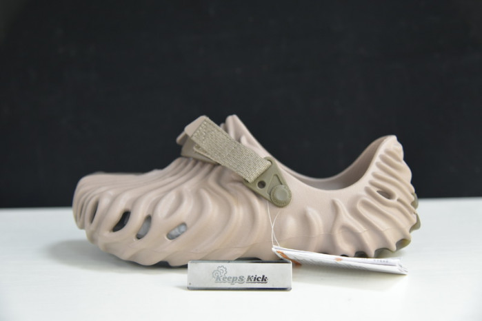 Cr*0*s pollex clog by salehe bembury urchin